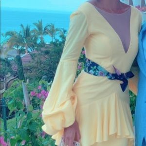 NO PISE LA GRAMA. Beautiful yellow dress. Size 2.